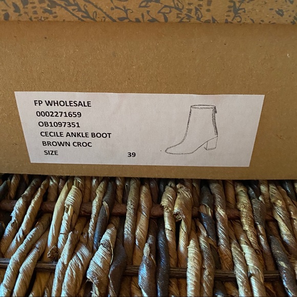 Free People Cecile Croc Embossed Brown Bootie NWT - Picture 7 of 8